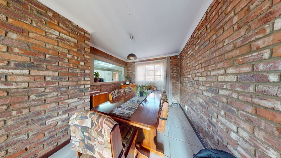 5 Bedroom Property for Sale in Kannoniers Park North West